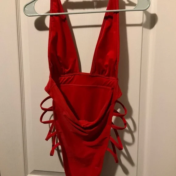 Swimsuit - Picture 3 of 4